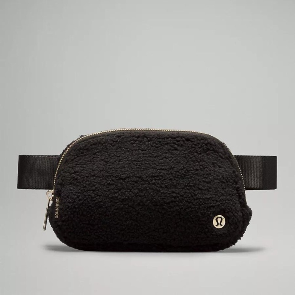 NWT Lululemon Everywhere Belt Bag 1L *Fleece - Black/Gold